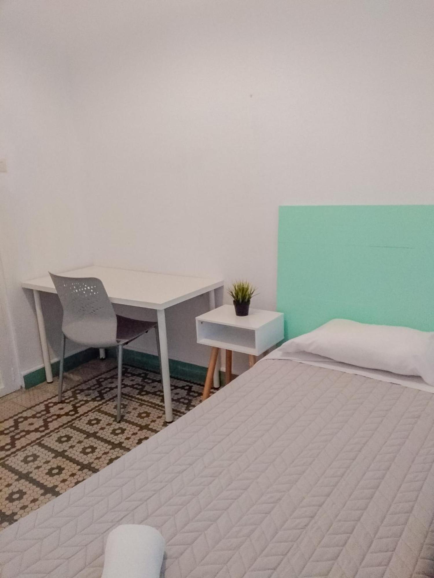 Barbatuke Conde Hostel Malaga Bagian luar foto